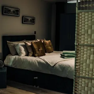 Apartment Bv Cosy Basement At Conditioning House, Bradford (West Yorkshire)